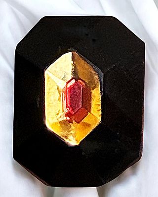 A DIVISION ONE CHARMSTRING GLASS BUTTON. 1 Medium size 19th century shaped TINGUE example. 