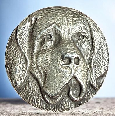 A DIVISION ONE THIRD AVENUE SILVER BUTTON. A Small Rare early 20th century pictorial example. 