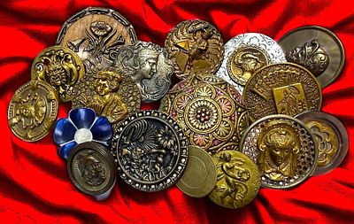 A BAG LOT OF DIVISION ONE METAL PICTURE BUTTONS. A variety of 18th/19th C. subject matter 
