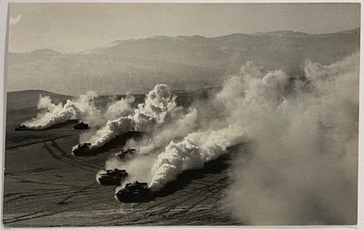 [Фотохроника ТАСС] Фотогр. Редькин М. Атака танкового подразделения. 1968 г. Размер: 14,5 х 22,5 см.