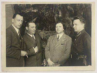 [Из собрания Г. Серого] Фото. Григорий Серый, неизвестный, Исаак Бродский, Василий Цветков 