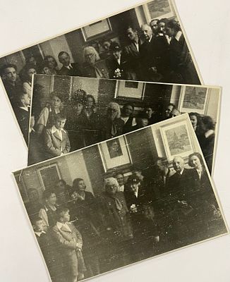 [Из собрания семьи В. Успенского][Составной лот] На вернисаже выставки Н. А. Павлова в ГРМ. Три 