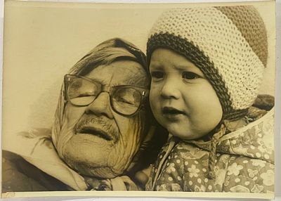 [Из собрания семьи В. Успенского][Подпись Екатерины Толстой] Фото. Мария Волошина и Даня 