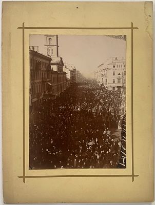 Фото. Церковный праздник. Нач. ХХ в. Размер: 15 х 10,7 см. Фото наклеено на паспарту. Паспарту 