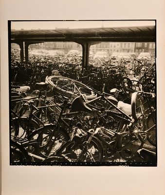 Фотогр. Ляшко Александр. Бельгийские велосипеды. 2003 г. Фото. Размер: 50 х 50 см. . Александр 