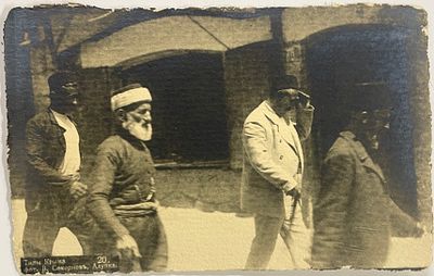 Фотогр. В. Сокорнов. Типы Крыма. Мулла с татарами. Нач. ХХ в. Фотооткр. Размер: 9 х 14 см. Сокор 