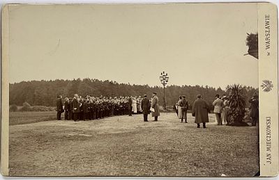 Фотогр. Ян Мечковский. Александр III и Мария Федоровна перед учащимися. 1880-е гг. Фото. 