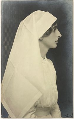 Фото. Портрет Луизы Александры Марии Ирены Баттенберг (в форме медсестры). Нач. ХХ в. Размер: 