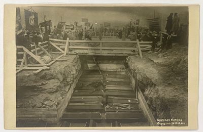 Фотооткр. Братская могила борцам за свободу. 23 марта 1917 г. Формат: 8,9 х 13,8 см. В хорошем 