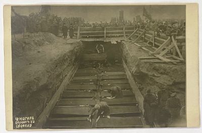 Фотооткр. Братская могила борцам за свободу. 23 марта 1917 г. Формат: 8,9 х 13,8 см. В хорошем 