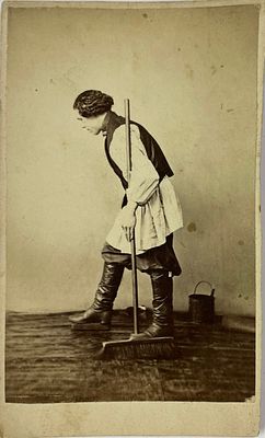 Фотогр. В. Каррик. Полотер. Фото-визит. 1860-е гг. Размер: 9 х 5,5 см. Фото на паспарту. 