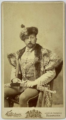 Фото-будуар. Портрет графа Эстерхази. Нач. ХХ в. Размер: 18,5 х 10,5 см. Фото на паспарту.