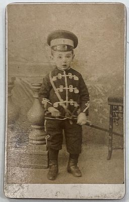 Фотогр. Шаповалов В. Мальчик в форме. Кон. XIX в. Фото-визит. Размер: 9,5 х 6 см. Следы 