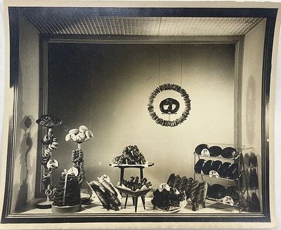 Оформление витрины хлебобулочных изделий. Фото. Размер: 24 х 29 см.