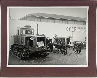 Фото из Презентационного альбома: Советский павильон на международной выставке в г. Пловдиве. 