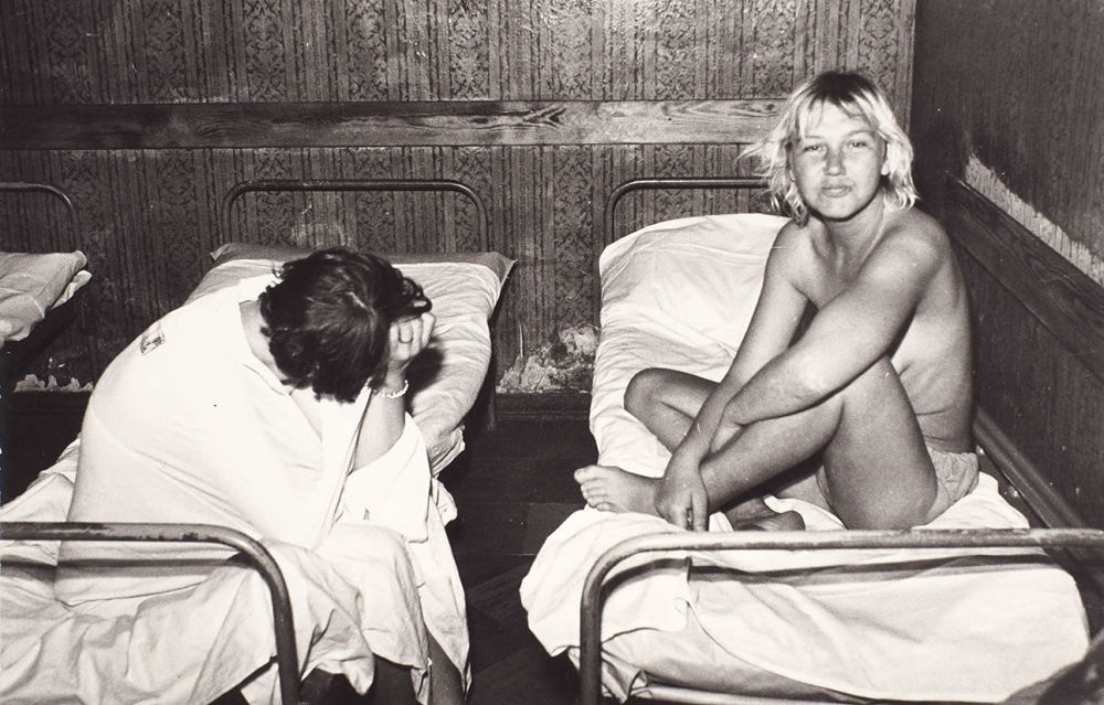 medosmotr-zhenskoy-kolonii-domashnee-russkoe-porno-dvoe-na-odnu