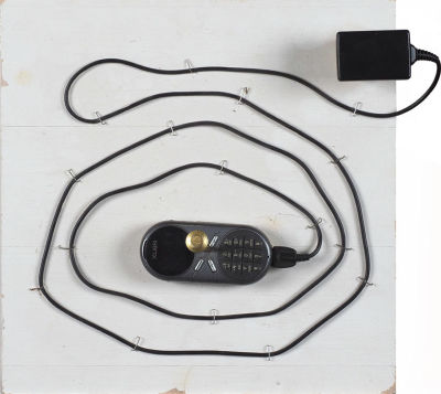 Михаил Косолапов &laquo;Ты устарела, больше мне не звони!&raquo;. 2005-2019. Ассамбляж (дерево 