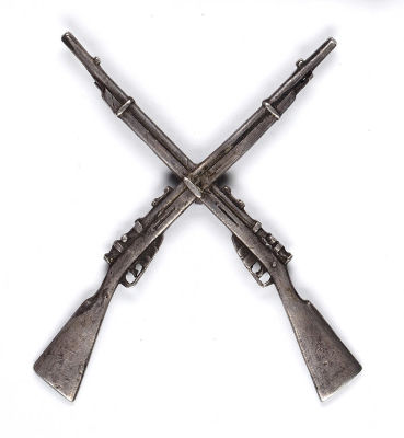Именной наградной знак &laquo;За отличную стрельбу из винтовки&raquo;. [Б.м., 1900-е гг. 