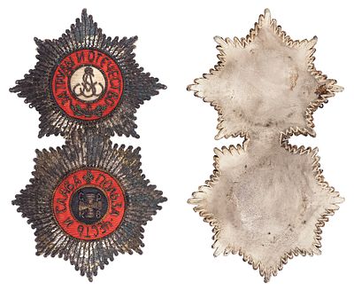 Шитые звезды орденов Св. Владимира и Св. Александра Невского, соединенные вместе. 