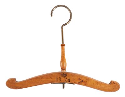 Вешалка из личного гардероба великой княгини Ольги Александровны. Российская империя, 1880-е. 