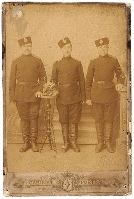 Кабинетная фотография &laquo;Трое пехотинцев Русской Императорской армии&raquo;. [Российская 