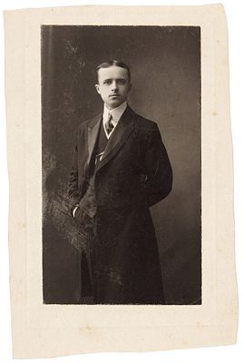 Фотография &laquo;Портрет летчика И. Тетерина&raquo;. [СПб.: Фотоателье 