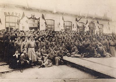 Групповая фотография &laquo;Офицеры Кавказской кавалерийской дивизии после Высочайшего смотра 