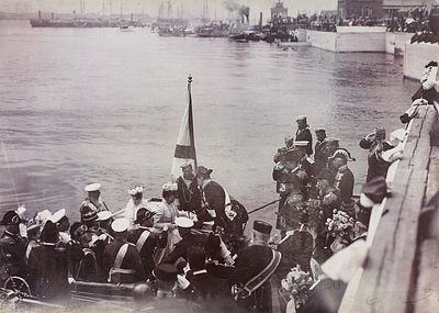 Фотография: Прибытие Высочайших особ на спуск броненосца &laquo;Император Александр 
