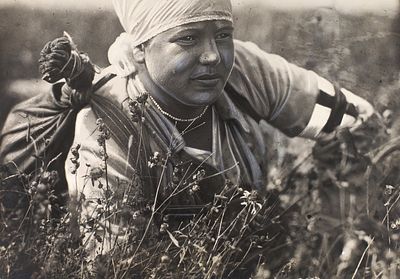 Фотография: Санитарка / фот. С. Фридлянд. [192. Фотография: Санитарка / фот. С. 