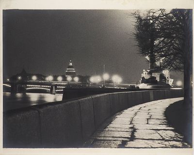 Фотография: Стрелка Васильевского острова ночью / фот. Н.Н. Штерцер (?). Л.: 1930-е. Фотогра 