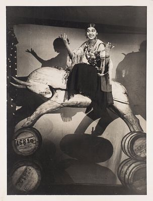 Фотография: Актриса Ляля Черная в спектакле &laquo;Кармен&raquo; в цыганском театре 