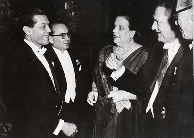 [Автограф знаменитого артиста балета и балетмейстера] Фотография: Серж Лифарь 