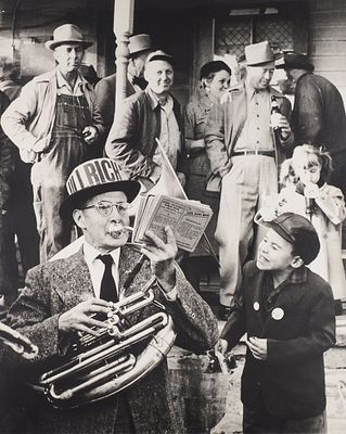 [Фотоагентство Magnum Photos] Подборка из двух фотографий Корнелла Капы. [США, 1957-196. Фот 