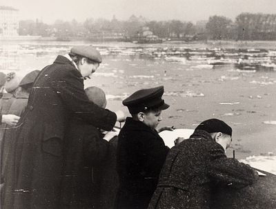 Фотография: Ледоход на Неве / фот. Ю.О. Цехновицер. Л., [1960-е гг. Фотография: 