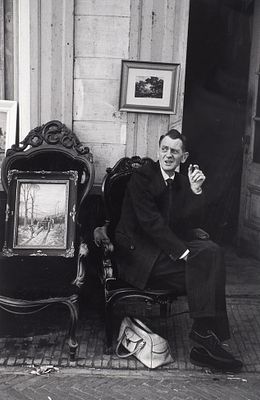 [Фотоагентство Magnum Photos] Фотография: Торговец на блошином рынке / фот. Леонард 