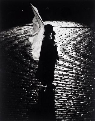 Фотография: Актер театра &laquo;Лицедеи&raquo; Сергей Шашелев (Чора) во время спектакля 