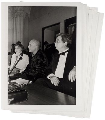 Подборка из 14 фотографий с презентации выставки Брайана Ино Lightness 