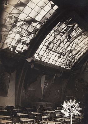 Фотография &laquo;Интерьер и витражи кафе „Питтореск“, дизайн которого был создан 