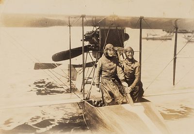 Пилоты гидросамолета. Российская империя (?), первая четверть XX&nbsp. Пилоты гидросамолета. 