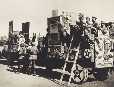 Фотография &laquo;Агитационная автоколонна Доброхима&raquo;. 1920-е. Фотография &laquo;Агитационная 