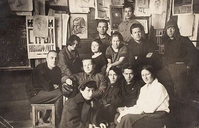 [В авангарде русского авангарда] Фотография &laquo;Группа студентов Мстёрского 