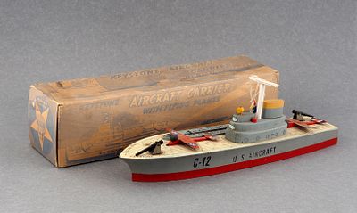 Деревянный авианосец C-12 с двумя самолетами и катапультой, в оригинальной 