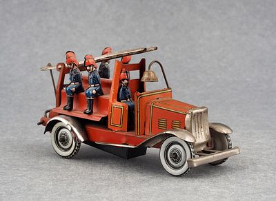 Заводная игрушка &laquo;Пожарная машина с командой&raquo;. Фирма Kellermann (?). Германия 