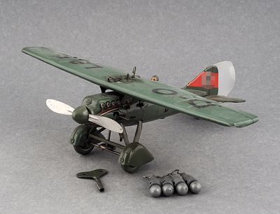 Заводной самолет Junkers 86 D-OLAF, с фигурой пилота, комплектом бомб 