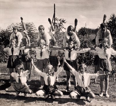 3-я фотобиеннале историко-архивной фотографии из российских музеев. СПб.: Palace Editions, 20. 