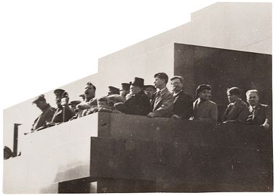 Фотография: На трибуне на Красной площади. 1930-е. Фотография: На трибуне на Красной 