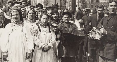 Фотография: &laquo;Хор фабрики „Туркшелк“ в русских национальных костюмах 