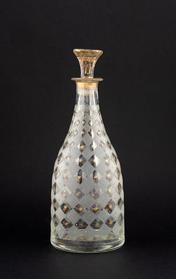 Графин, декорированный ромбическим орнаментом со звездочками. Россия. Конец 