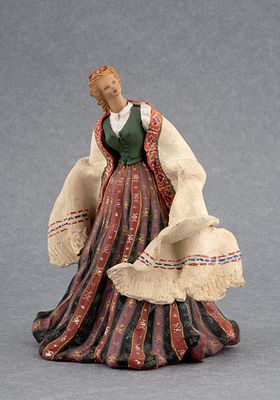 [Собрание М.А. Фадеева] Скульптура &laquo;Девушка в национальном костюме&raquo;. Автор 