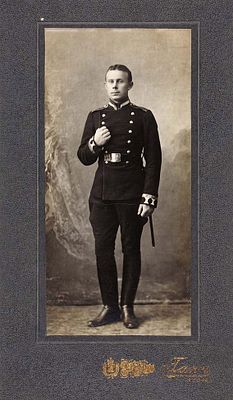 Фотография &laquo;Портрет юнкера военного училища&raquo;. М.: Фотоателье &laquo;Гани&raquo; 